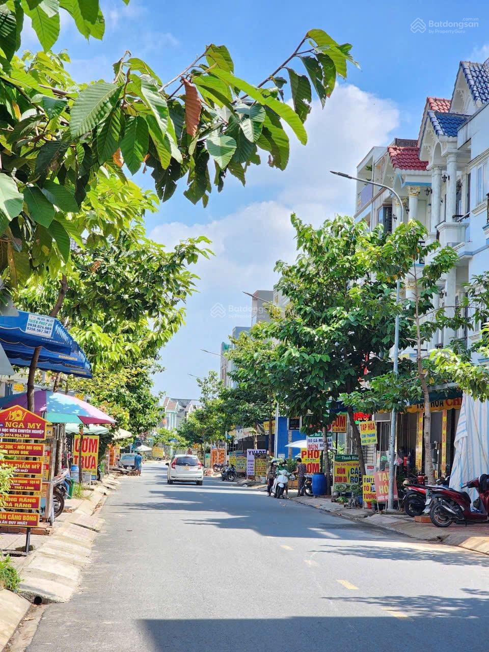 Nhà hoàn công trục chính kinh doanh đa ngành ngay Miếu Ông Cù cực thuận tiện