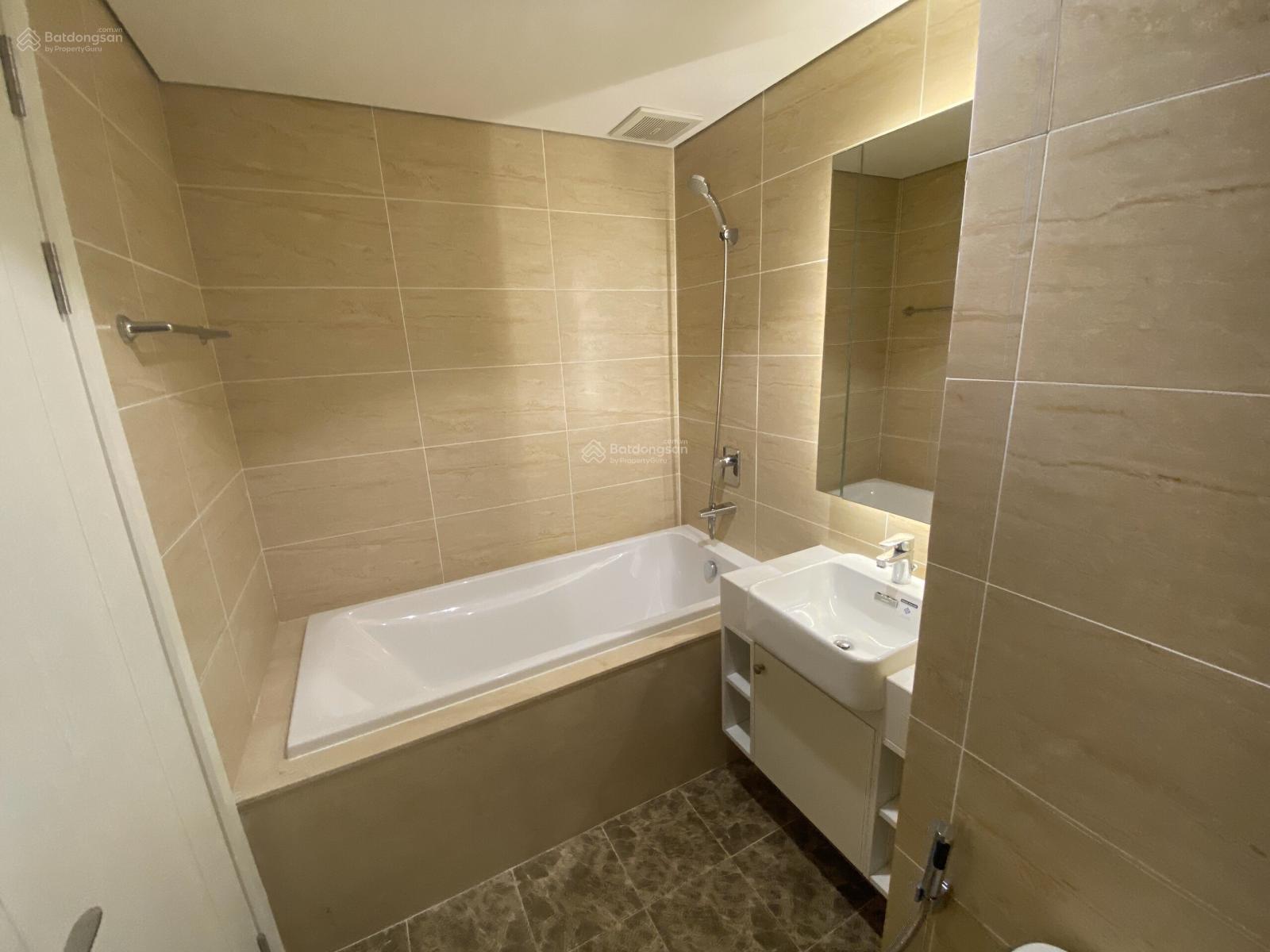 Nhà thật, giá thật. Bán 2 ngủ sổ đỏ lâu dài D'capitale - Căn rộng nhất dự án giá 10.8 tỷ Nhà thật, giá thật. Bán 2 ngủ sổ đỏ lâu dài D'capitale - Căn rộng nhất dự án giá 10.8 tỷ