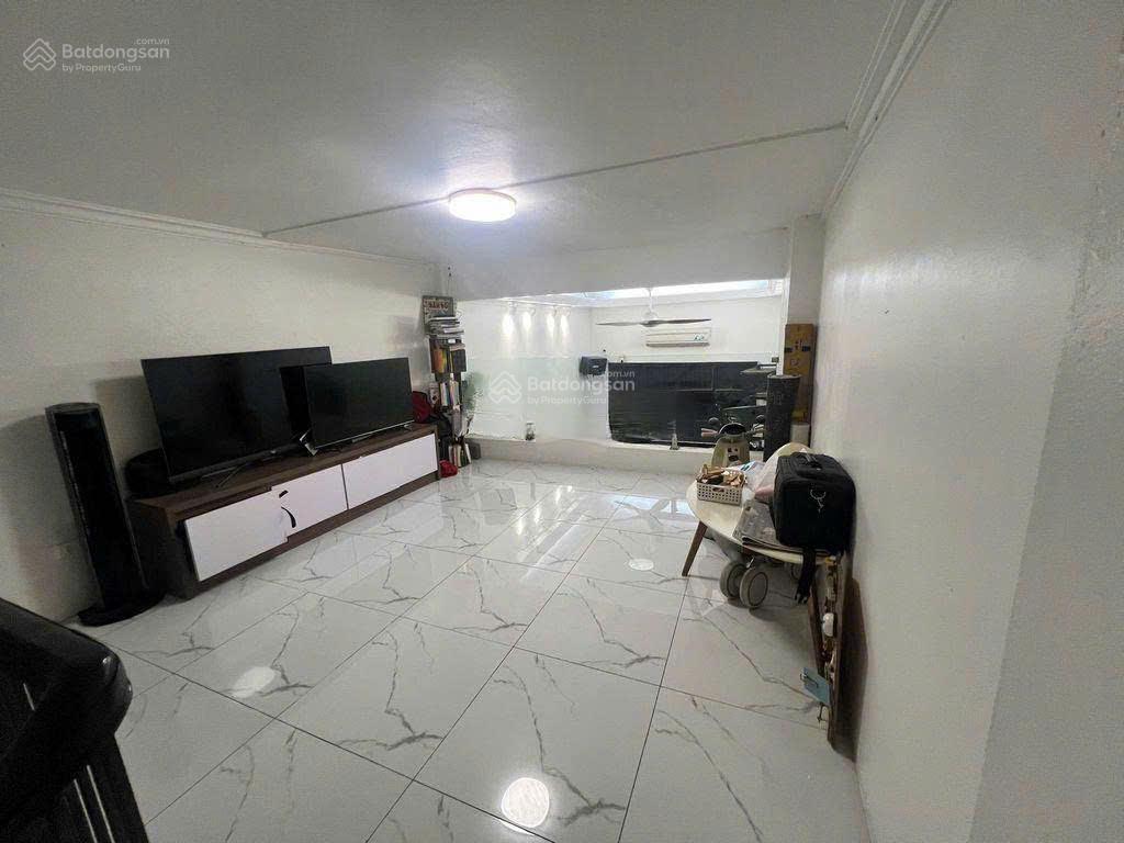 Cho thuê nhà 40m2 * 4 tầng, ngõ 51 Lãng Yên, Phường Vĩnh Tuy, Quận Hai Bà Trưng, giá 15 triệu