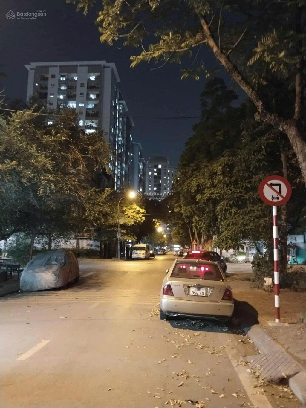 Bán biệt thự Khuất Duy Tiến giá rẻ như cho vị trí đắc địa kinh doanh siêu đỉnh, chỉ 270 tr/m2