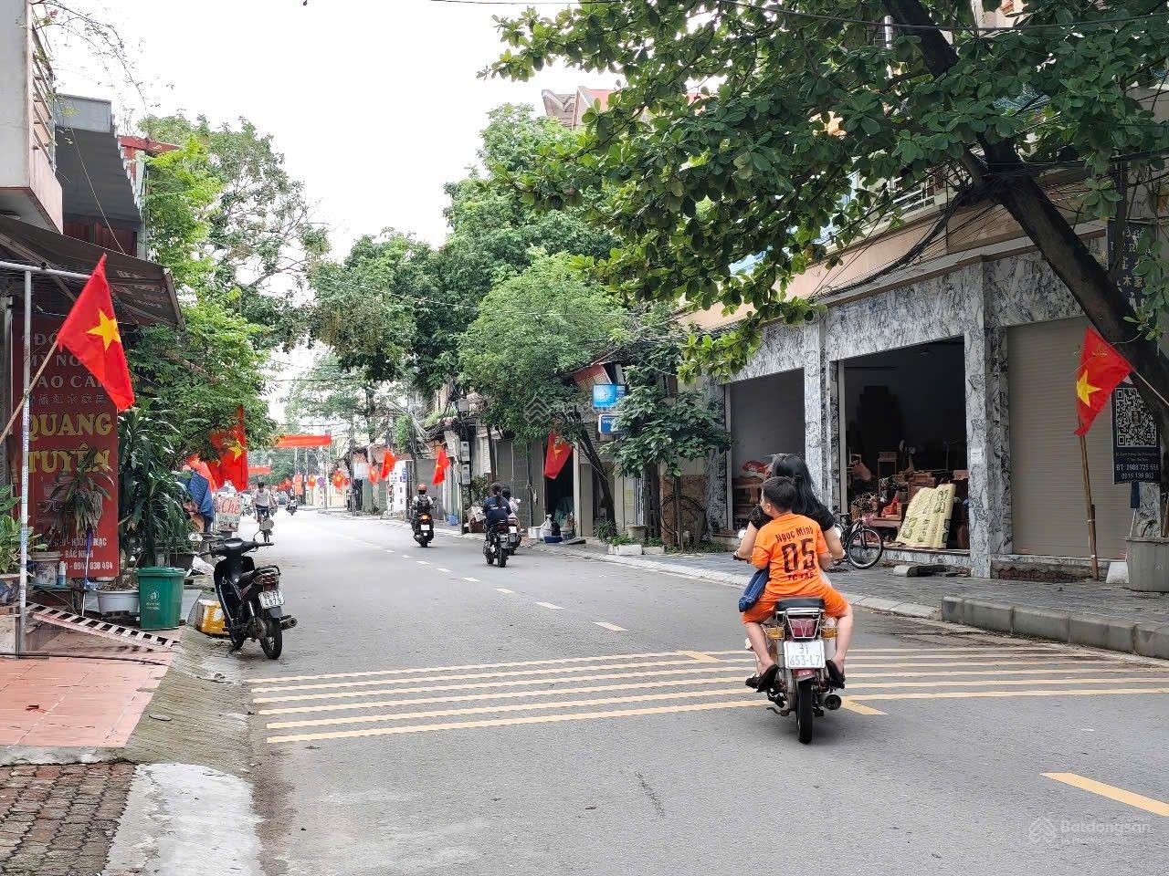 Đất Kim Thiều Hương Mạc diện tích hơn 50m2, đường thông ô tô 4 chỗ, ủy ban, trường học