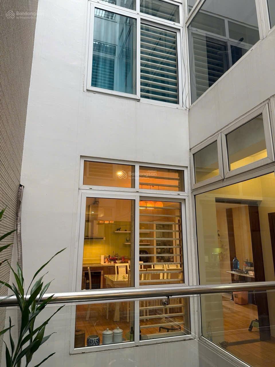 CHO THUÊ NHÀ PHỐ ĐỘI CẤN, DT 100m2x5 TẦNG, Không gian xanh Ánh sáng tự nhiên Trung tâm Giá hợp lý