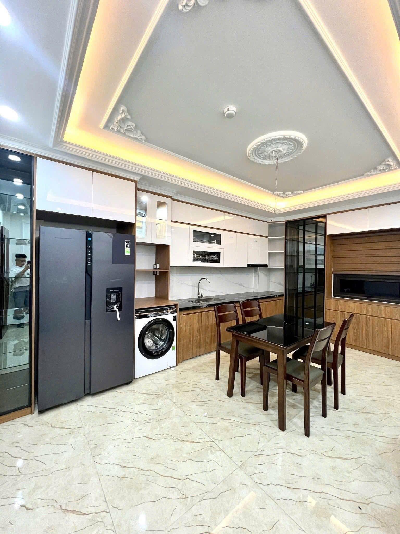 Chính chủ cho thuê chung cư mini 1PN, 1PK, 1WC, diện tích 50m2 tại Đội Cấn Ba Đình