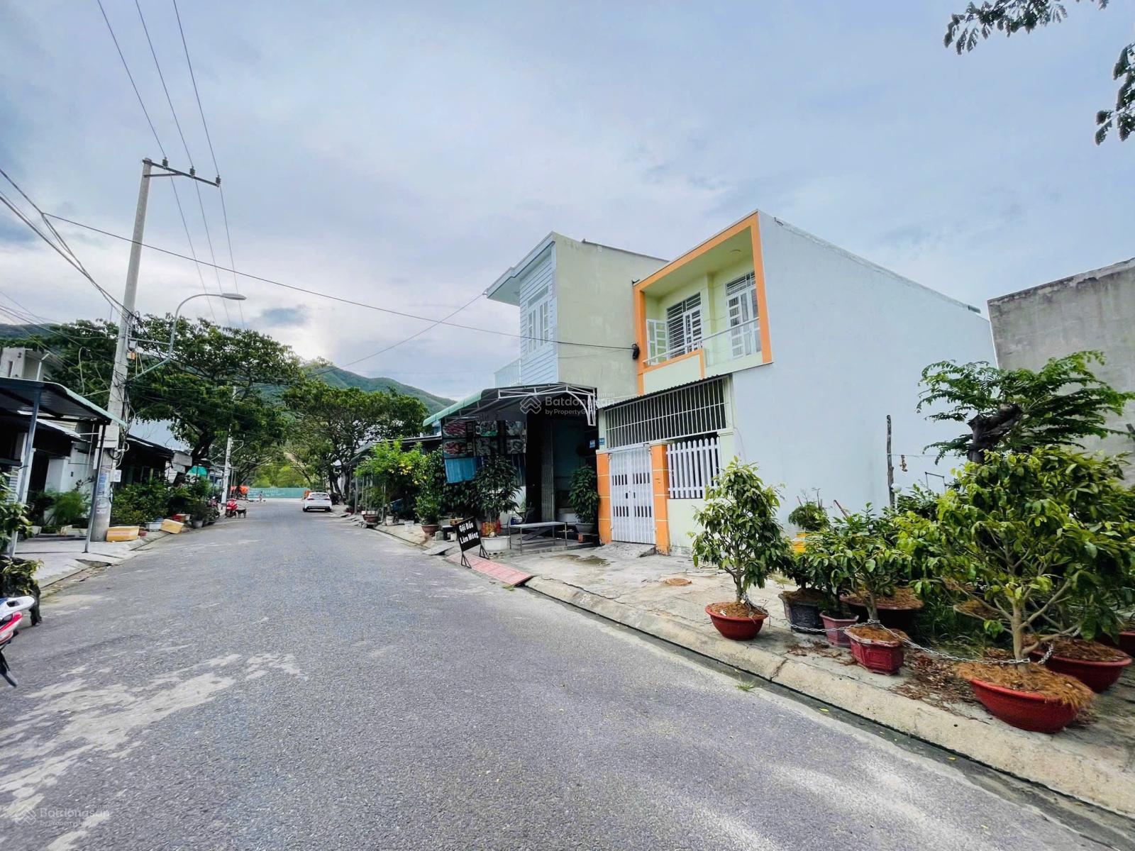Chủ kẹt tiền bán nhanh lô đất tái định cư Đất Lành - Vĩnh Thái - đường 13m. Gần dự án Sun Group
