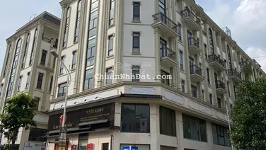 Bán tòa văn phòng Vạn Phúc DTSD 1800m2, 2 thang máy, 7 nổi, 1 hầm, mt 30m, vị trí VIP, giá 105 tỷ