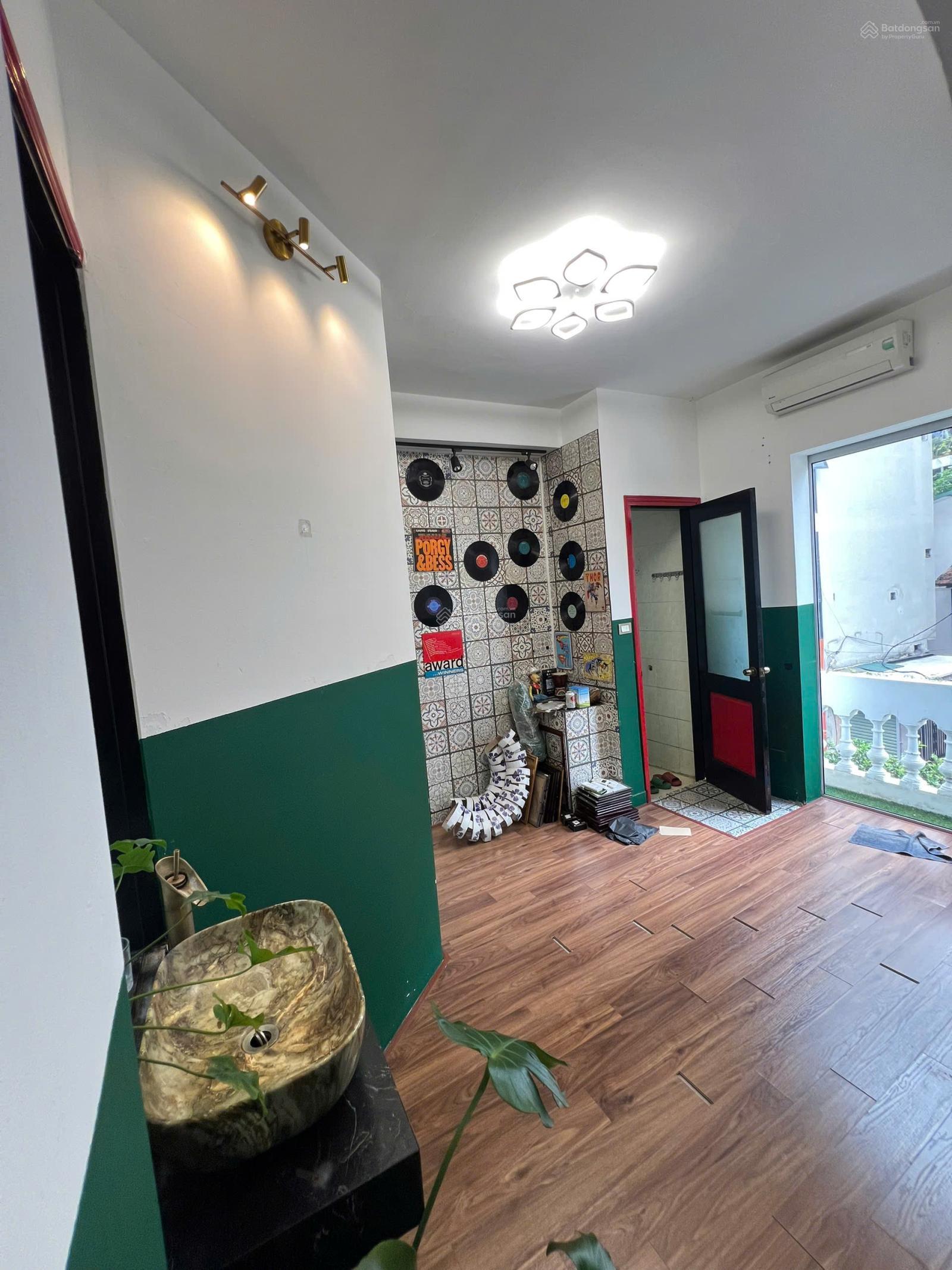 Cho thuê mặt bằng làm văn phòng, studio, shop kinh doanh tại Xóm Hạ Hồi, Hoàn Kiếm 9 triệu, 40 m2