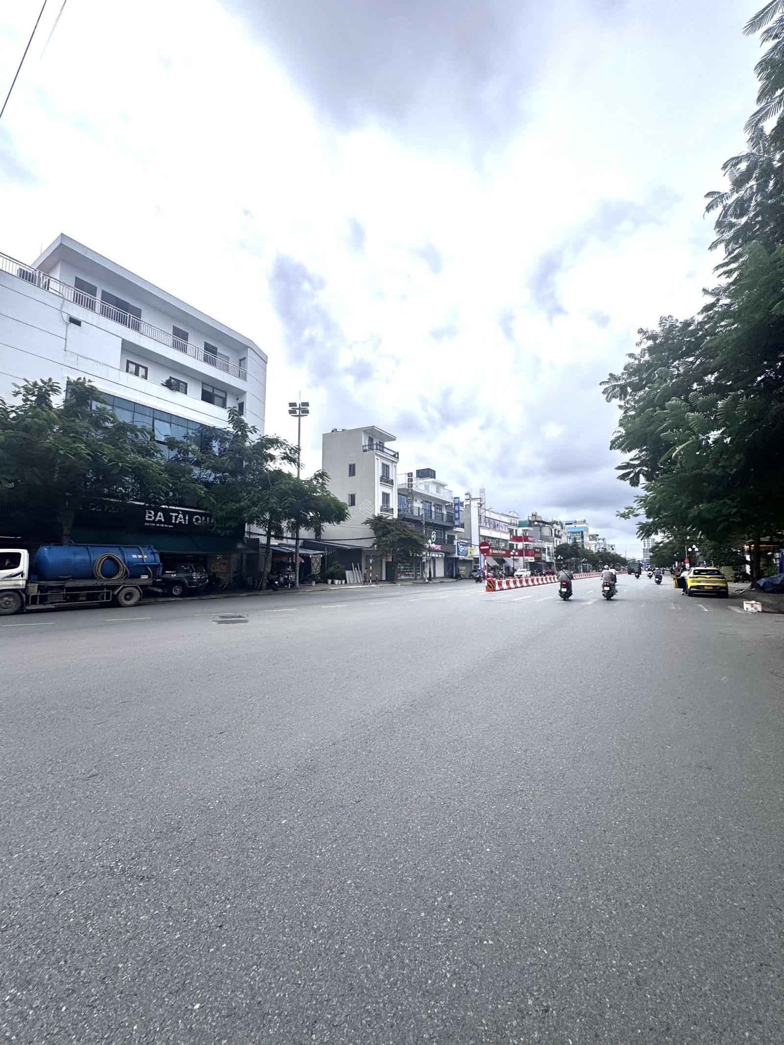 Siêu phẩm 160.9m2 mặt đường Hồ Sen - Mặt tiền rộng 12,3m