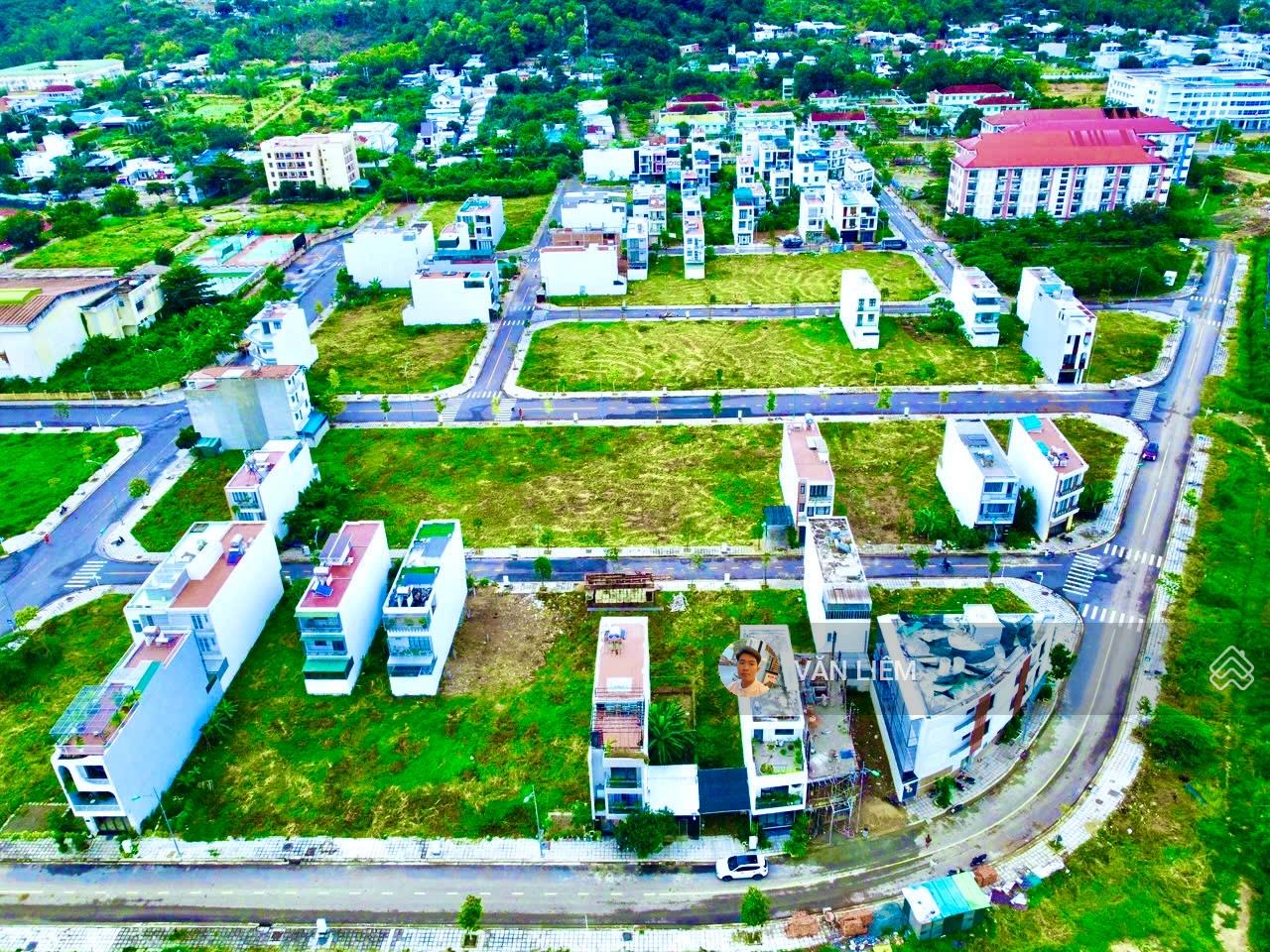 Bán đất nền dự án tại Khu đô thị Nam Vĩnh Hải, giá siêu hời 2,85 tỷ, 100m2