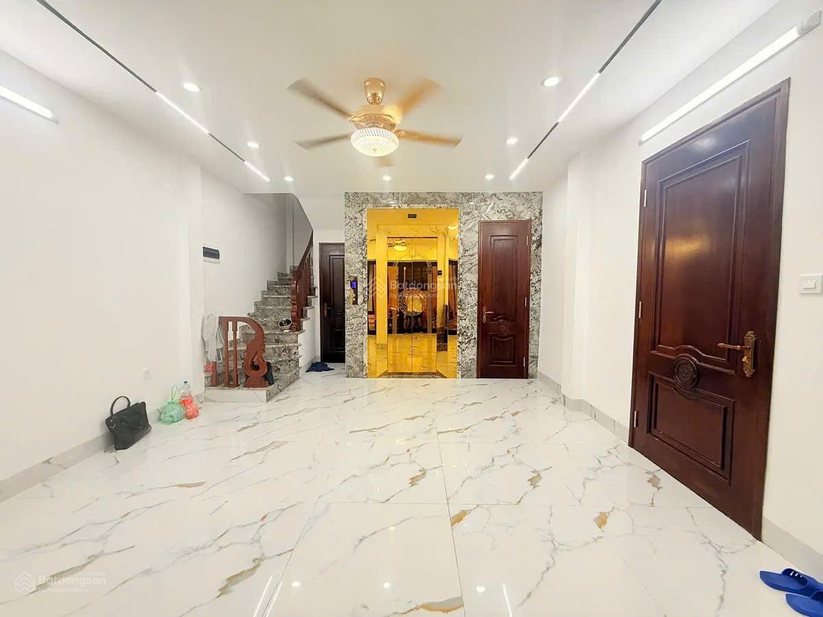 Hiếm: Mặt phố Hồ Tùng Mậu 39m2 6T Mt4m  T kế thông sàn  thang máy  KD mọi loại hình nhỉnh 19 tỷ