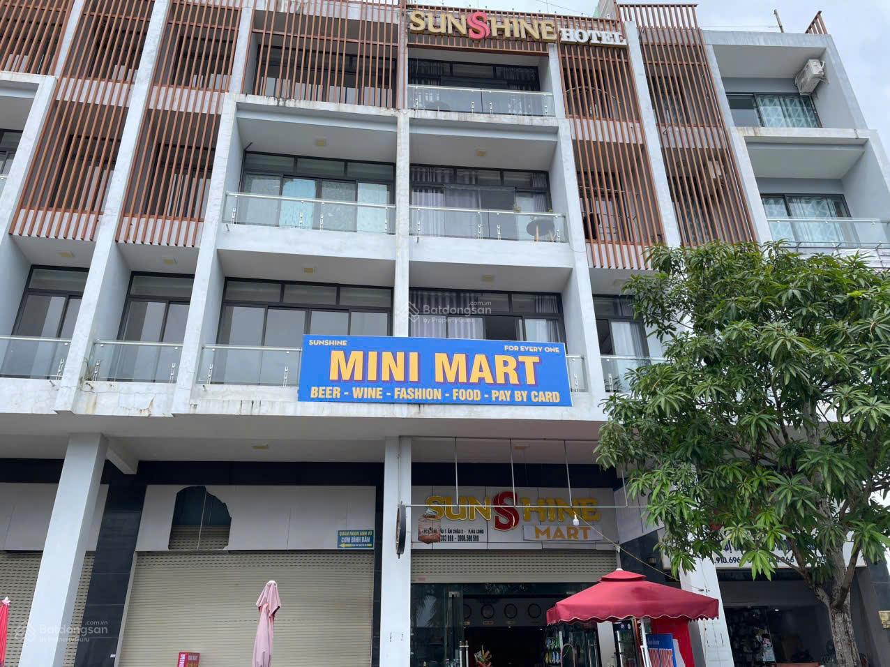 Bán khách sạn Tuần Châu Marina, mặt cảng bến du thuyền, full nội thất, 11 phòng, sổ đỏ giá 12,x tỷ