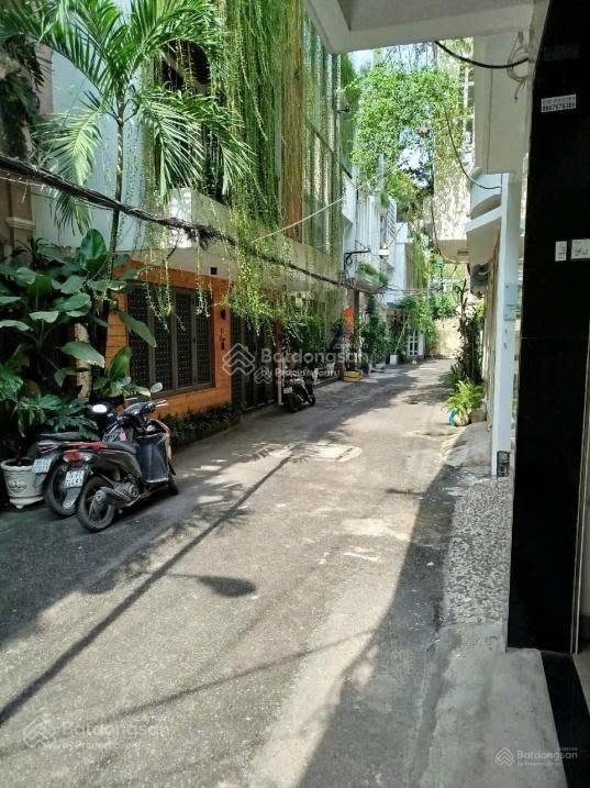 Khu vực hiếm nhà bán - hẻm xe hơi 6m Đoàn Thị Điểm P1, Phú Nhuận GPXD: 5 Tầng (4x15m) - chỉ 12,8tỷ