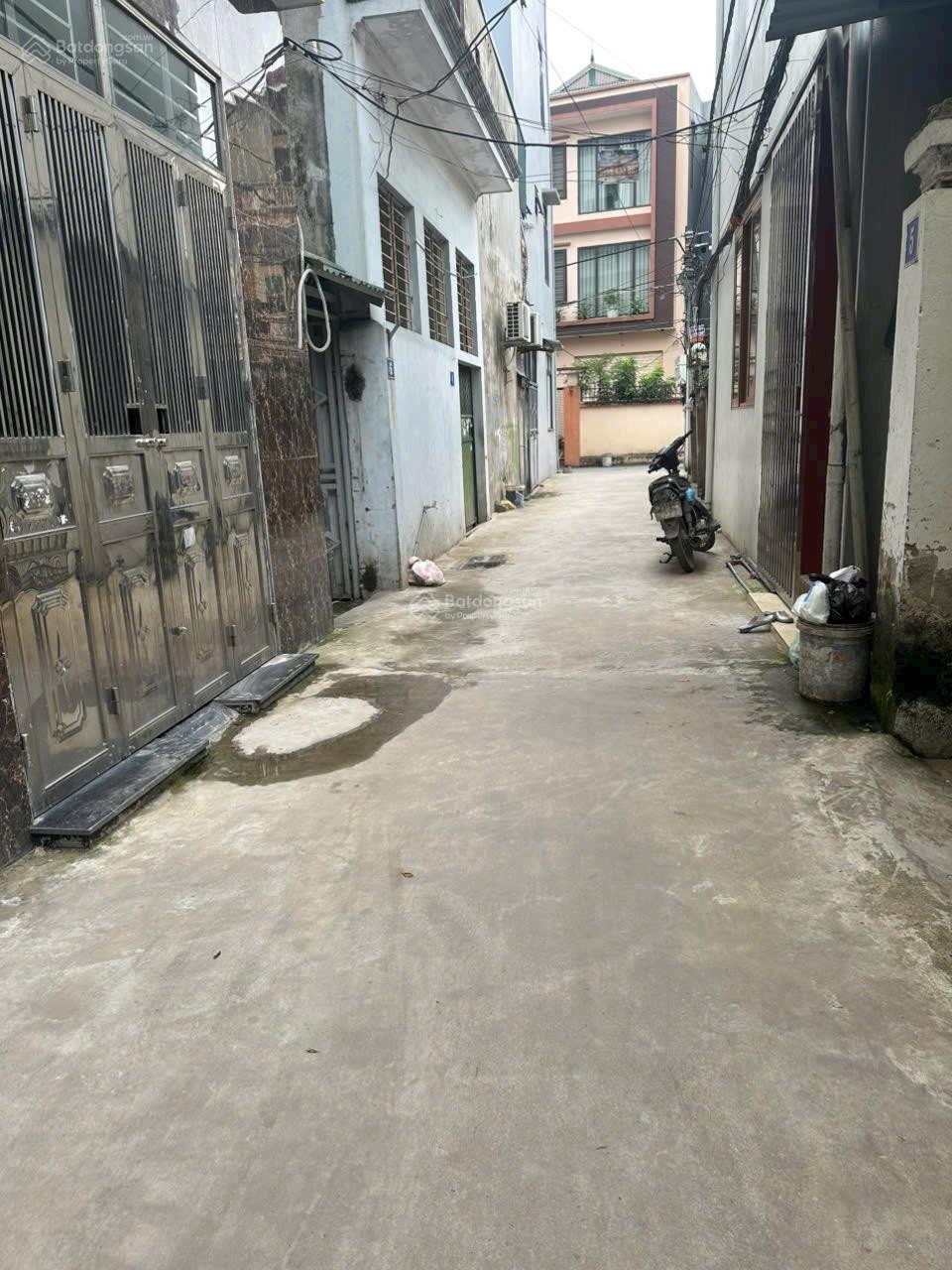 Bán gấp nhà Cầu Giấy 46m2, 3 mặt thoáng, gần phố, giá: 8.15 tỷ, LH: 0968 371 ***