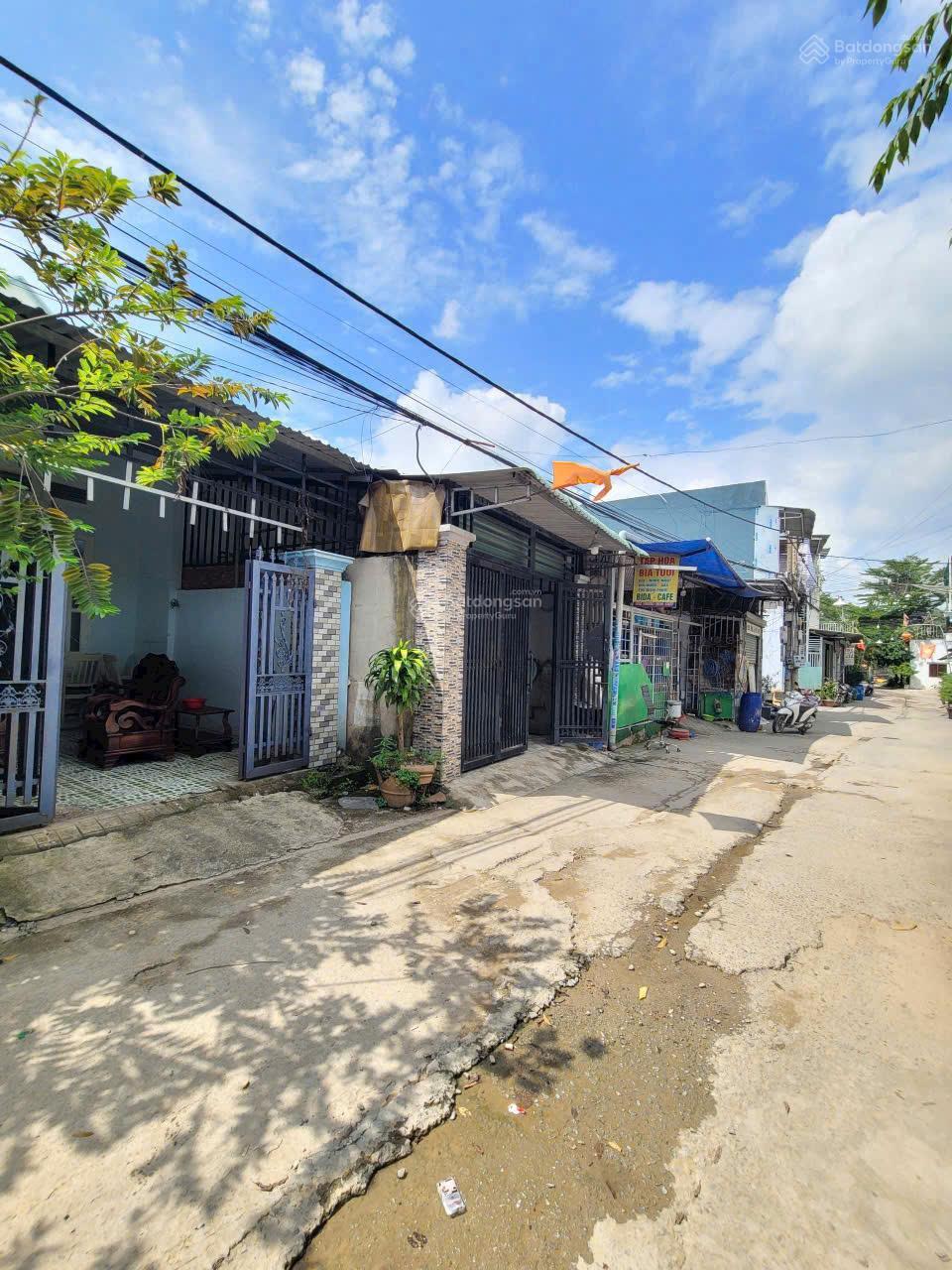 cần bán căn nhà cho thuê 6tr/th ngay Ngã Tư Miếu Ông Cù, 85m2 chỉ 2ty550, mặt tiền đường 6m, SHR.