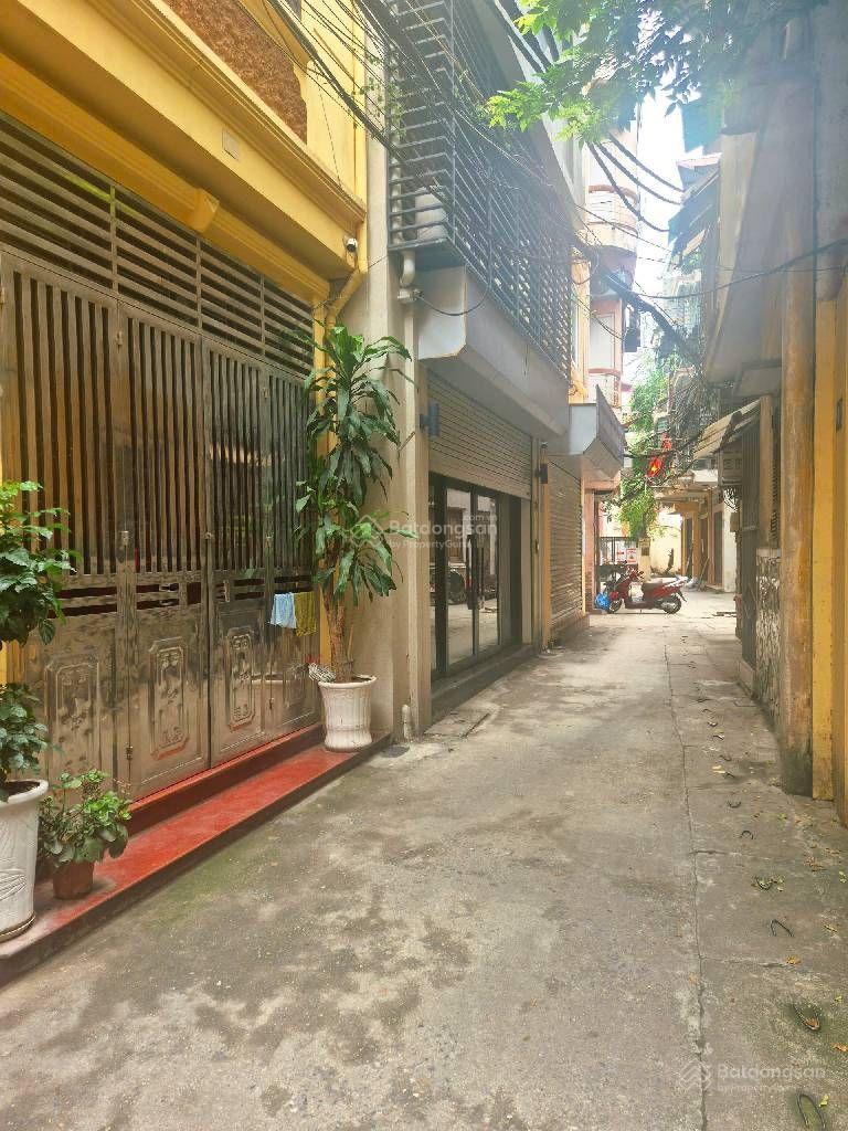 Chính chủ bán nhà Đội Cấn, DT 40m2, 5T giá 8,8 tỷ Chính chủ bán nhà Đội Cấn, DT 40m2, 5T giá 8,8 tỷ