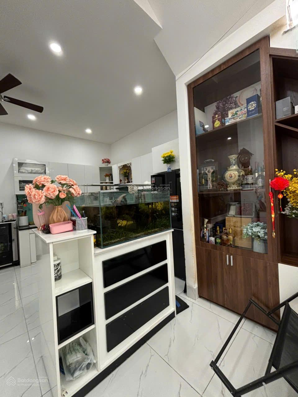 Hot! Siêu phẩm biệt thự 3 tầng siêu đẹp, vị trí đắc địa, đầy đủ tiện nghi Hot! Siêu phẩm biệt thự 3 tầng siêu đẹp, vị trí đắc địa, đầy đủ tiện nghi