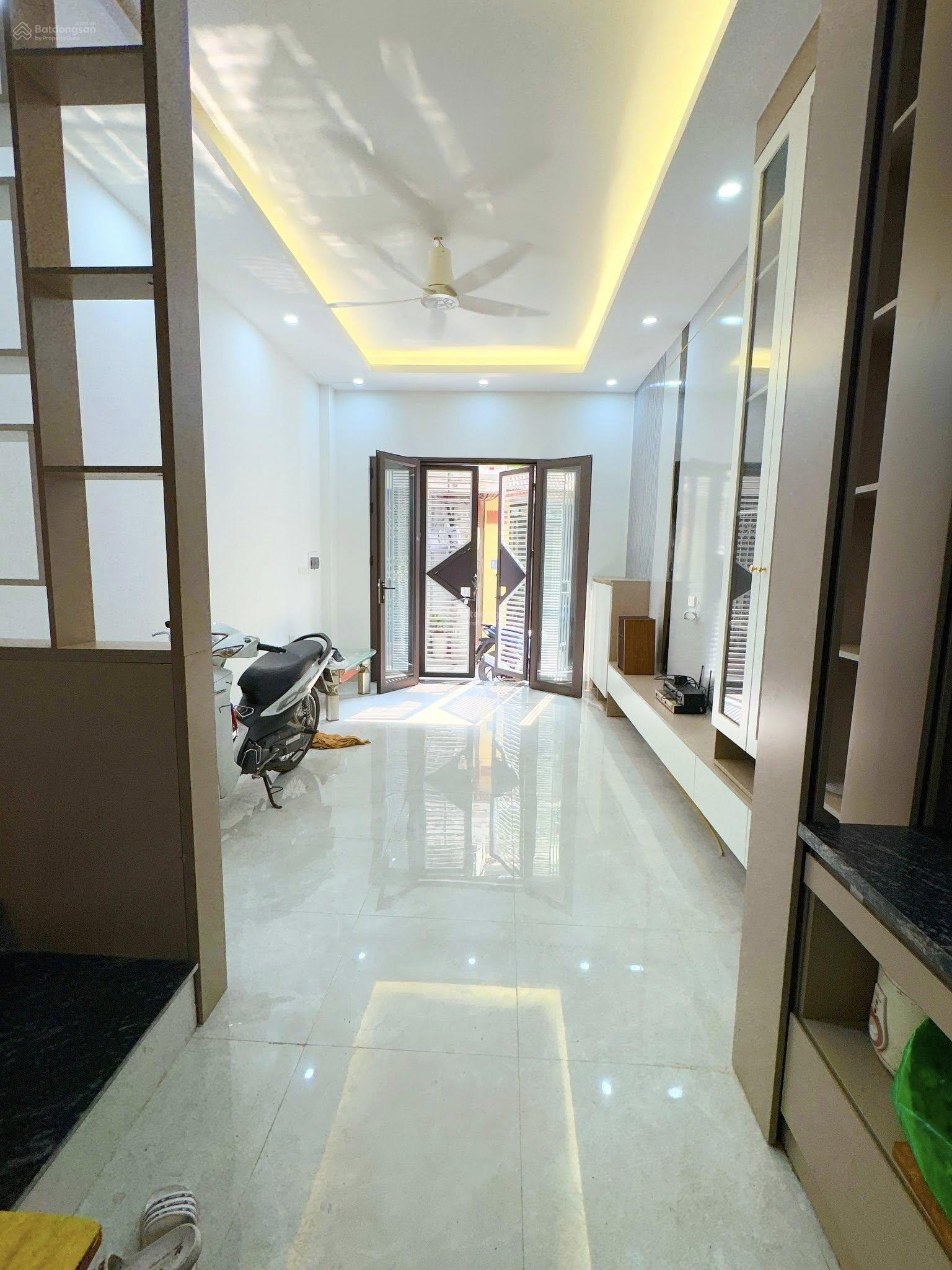 Bán nhà riêng tại Dương Quảng Hàm, nhà mới full đồ ở ngay gần ôtô 9,5 tỷ, 34 m2