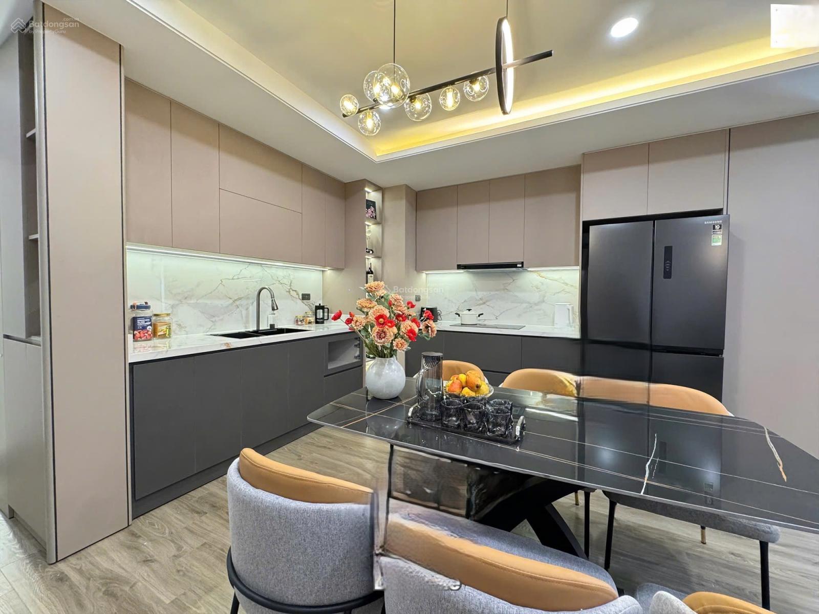 Chủ bán căn tập thể ngõ 120 Hoàng Quốc Việt diện tích sử dụng 60m2 giá 3,5 tỷ: 0981 129 ***