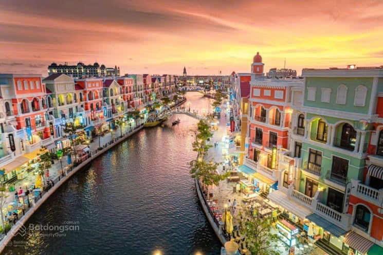 Duy nhất 1 căn chiết khấu 18,3%. Căn 2N góc view bể bơi và hồ tạo sóng. Giá TTS chỉ 70,23 tr/m2 Duy nhất 1 căn chiết khấu 18,3%. Căn 2N góc view bể bơi và hồ tạo sóng. Giá TTS chỉ 70,23 tr/m2