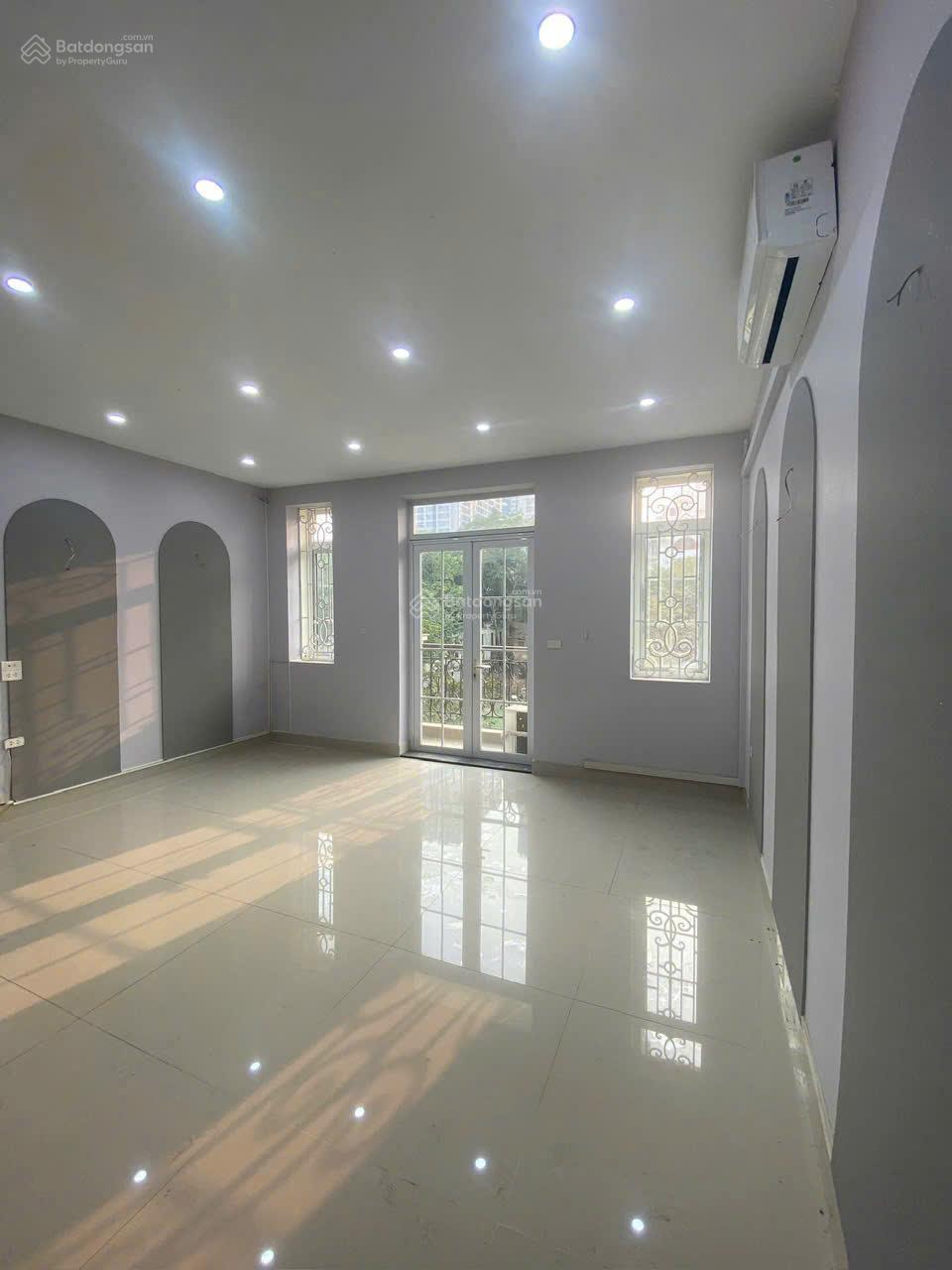 Cho thuê gấp nhà mới Vạn Phúc, DT 50m2 x 6 tầng, mặt tiền 5m, thang máy , ô tô vào nhà.Giá 23tr/th Cho thuê gấp nhà mới Vạn Phúc, DT 50m2 x 6 tầng, mặt tiền 5m, thang máy , ô tô vào nhà.Giá 23tr/th