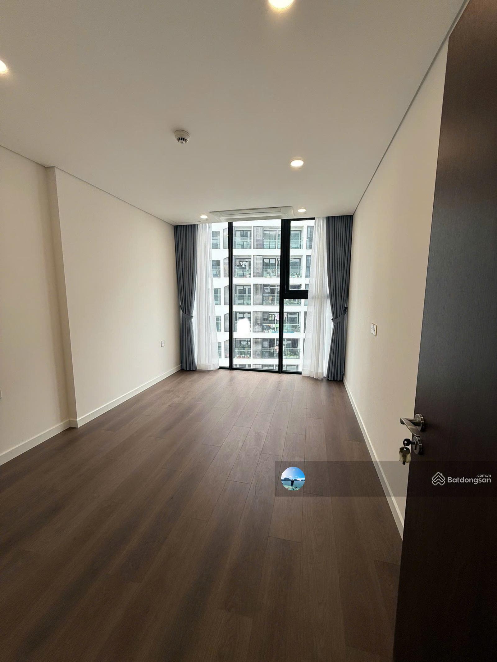 Chính chủ bán căn hộ 2 phòng ngủ 80m2 - Sunshine Green Iconic - em Long 0869 971 ***