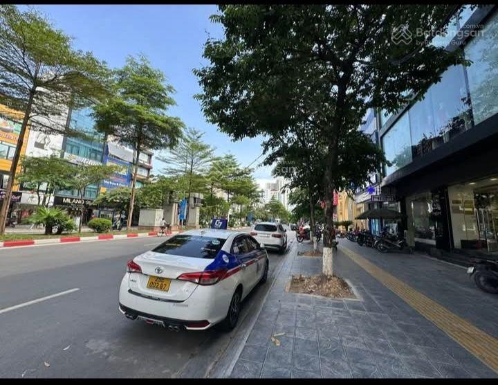 Tôi cần bán nhà mặt phố Trần Thái Tông, diện tích 40m2, 5 tầng