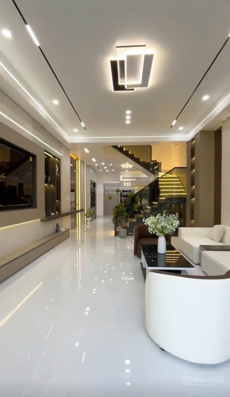 Nhà 4,5x30m xây 1 trệt 2 lầu 3 phòng ngủ 4WC, sổ hồng riêng, đường xe hơi