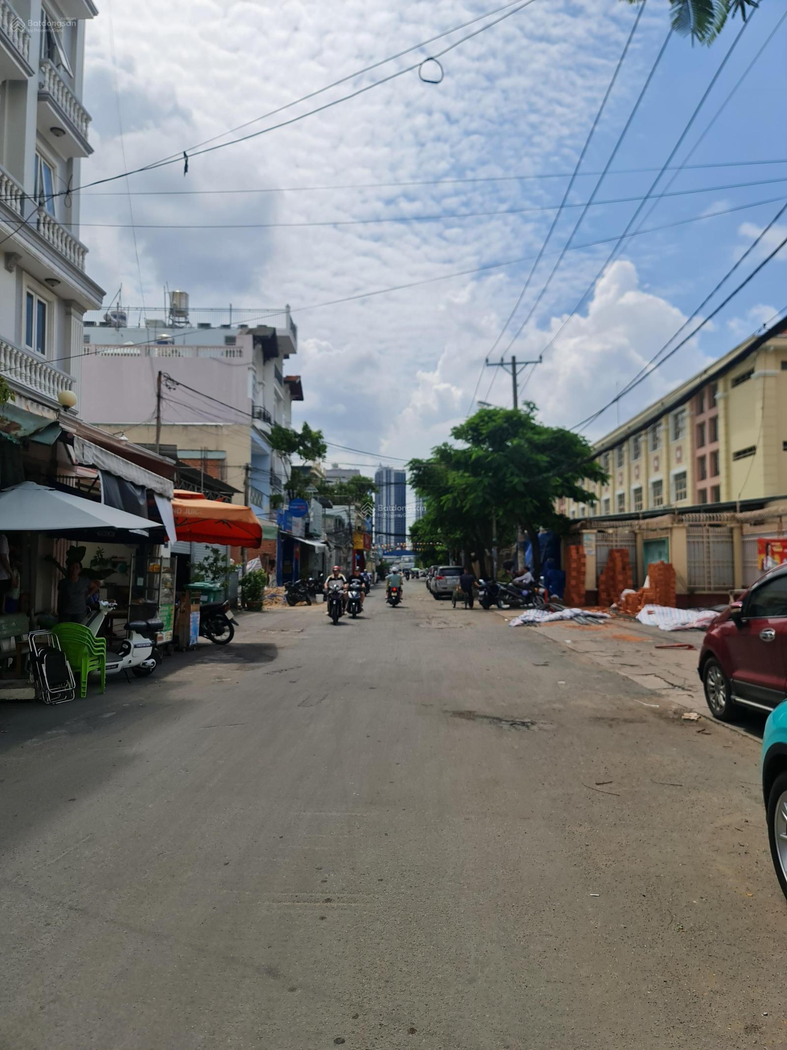 Cho thuê nhà hẻm ô tô, kế bên trường học Nguyễn Hữu Thọ, DT 5x20m, nhà 2 lầu, 4PN, 3WC, giá 17tr