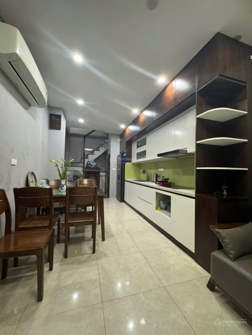 Bán nhà riêng khu phân lô ô tô tránh- 30m2 - 8,5 tỷ ở Hoàng Quốc Việt