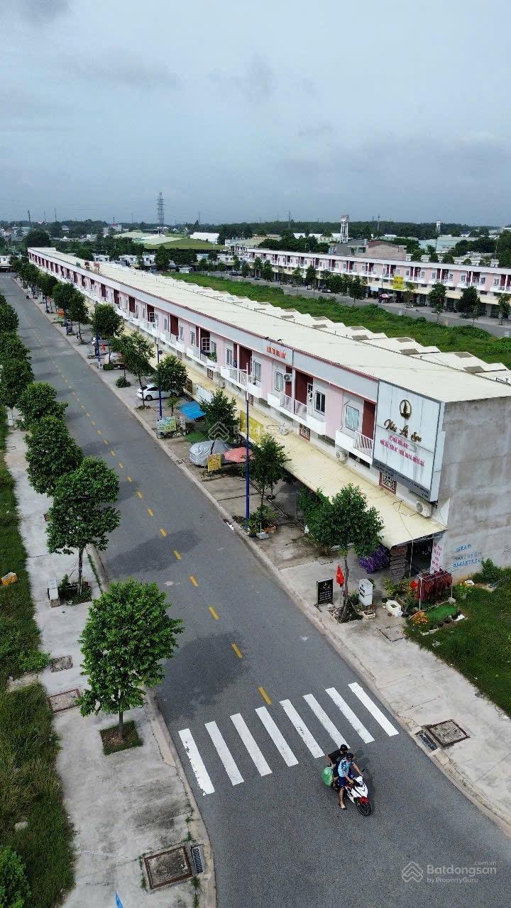 Bán nhà mặt phố tại D27, Hòa Phú, Thủ Dầu Một, 3,88 tỷ đang cho thuê 12tr/m2 kinh doanh thuận lợi