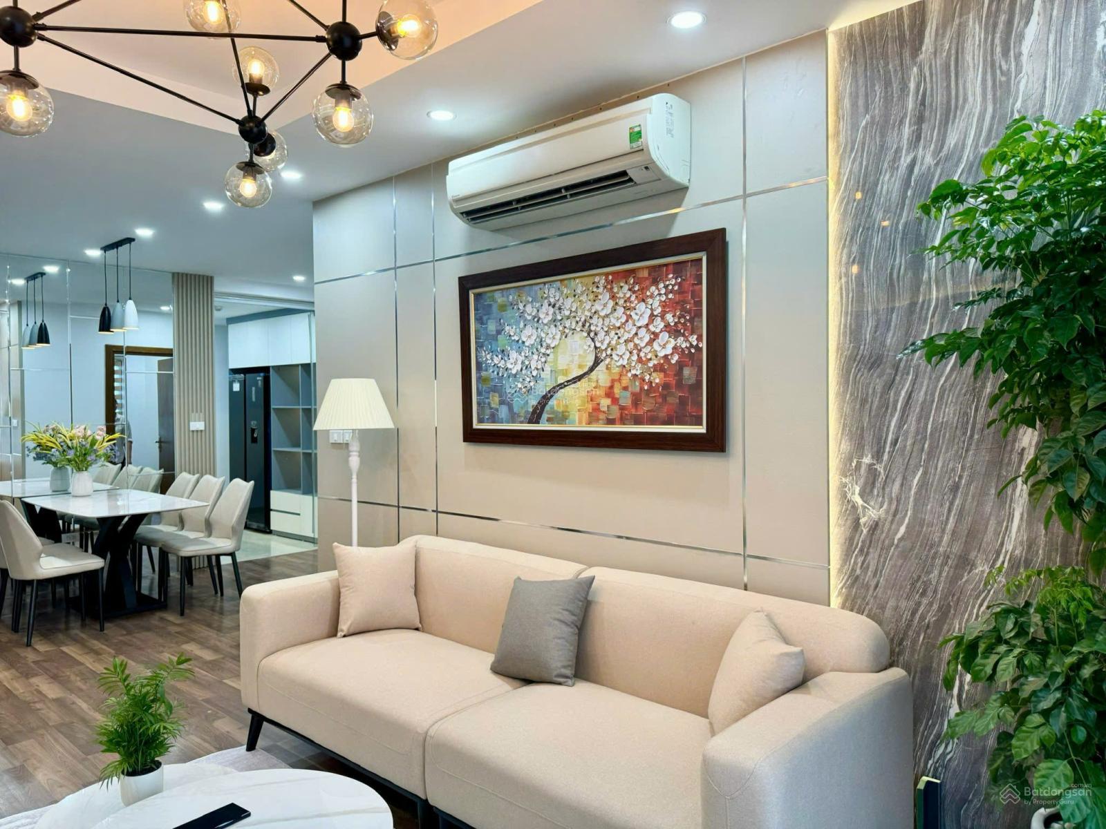 Bán căn hộ 3PN, 121m2 giá ưu đãi 8,3 tỷ tại Phạm Văn Đồng, Cổ Nhuế 2, Bắc Từ Liêm, Hà Nội