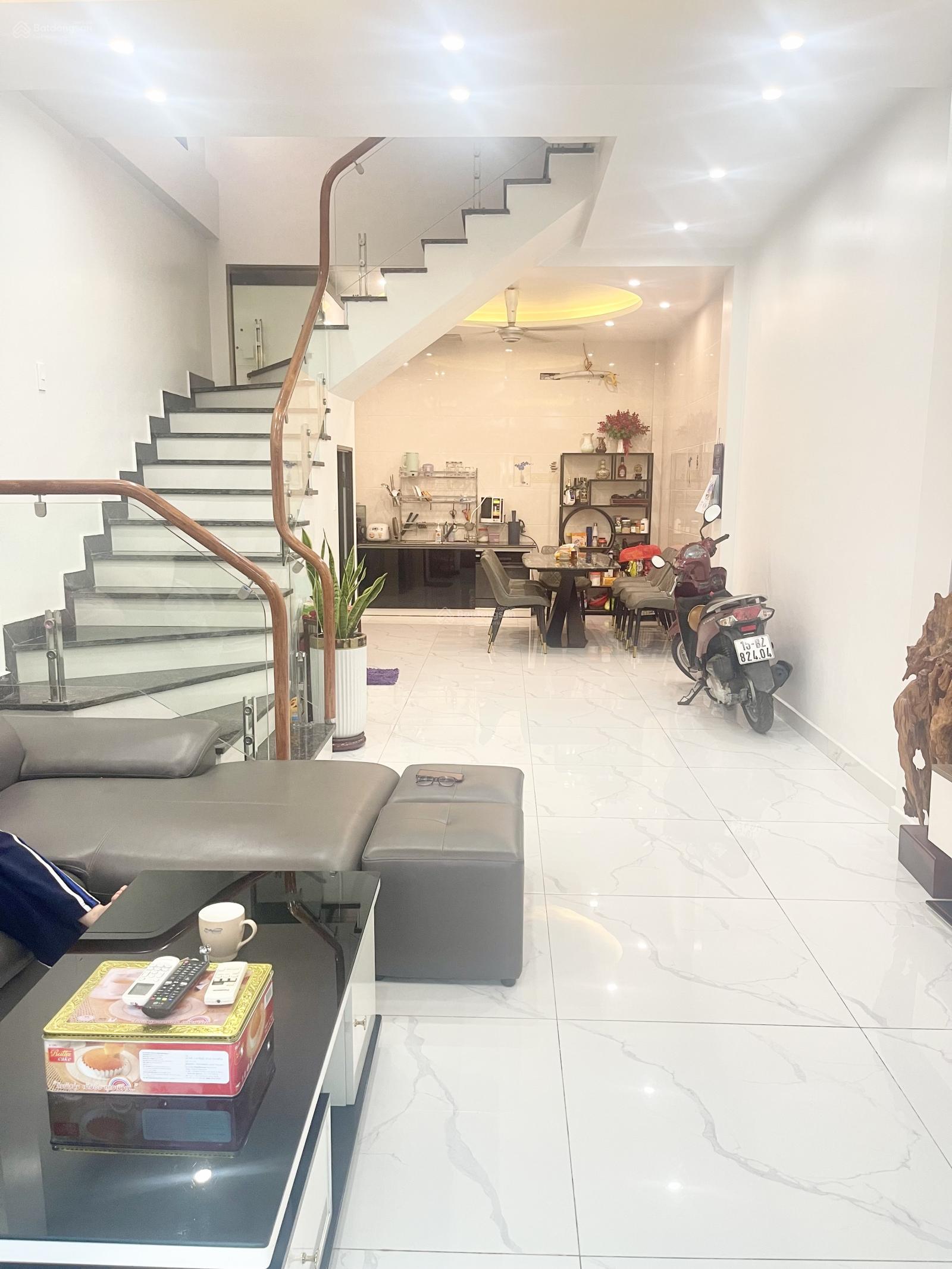 Siêu VIP bán căn nhà 4 tầng dân xây cực đẹp mặt vườn hoa tại Him Lam Hùng Vương lh 0357 864 ***