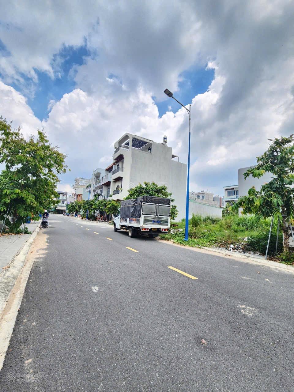 Chủ ngộp cần ra gấp lô đất DT 70m2, trong Khu TĐC Đông Hoà C, gần Go Dĩ An, full thổ cư, Sổ sẵn Chủ ngộp cần ra gấp lô đất DT 70m2, trong Khu TĐC Đông Hoà C, gần Go Dĩ An, full thổ cư, Sổ sẵn