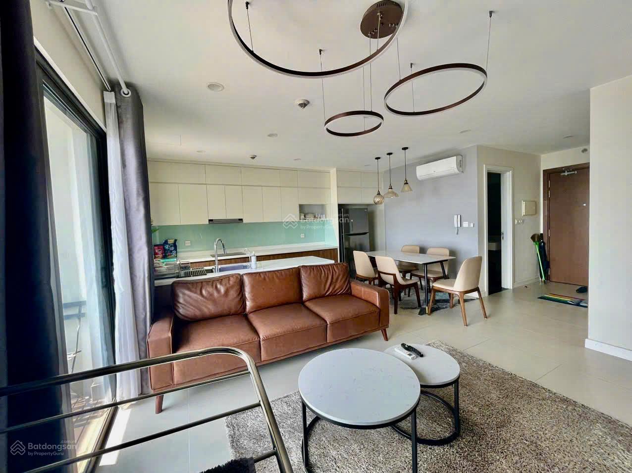 Bán căn hộ Kosmo Tây Hồ 2 phòng ngủ, 78.5 m2 view Hồ Tây, full nội thất, giá bán 8.2 tỷ bao phí