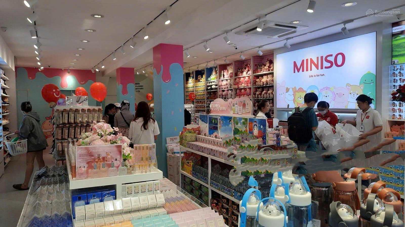 CHO THUÊ NHÀ MẶT TIỀN ĐƯỜNG NGUYỄN TRÃI, QUẬN 5 DIỆN TÍCH 122,4M2 KẾT CẤU TRỆT 5 LẦU ST GIÁ 280TR