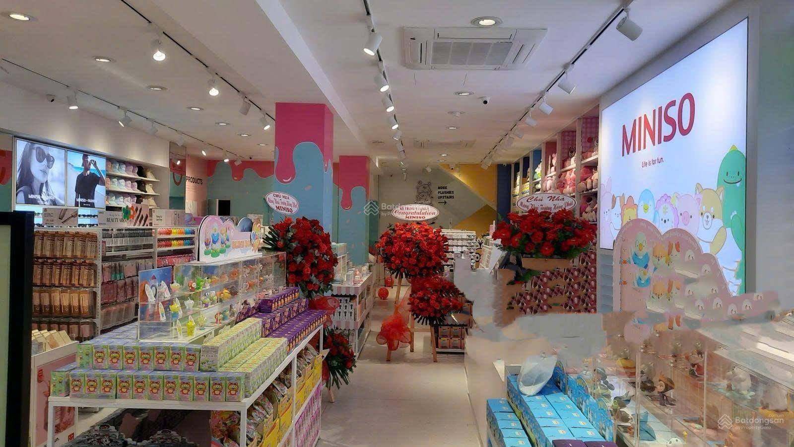 CHO THUÊ NHÀ MẶT TIỀN ĐƯỜNG NGUYỄN TRÃI, QUẬN 5 DIỆN TÍCH 122,4M2 KẾT CẤU TRỆT 5 LẦU ST GIÁ 280TR