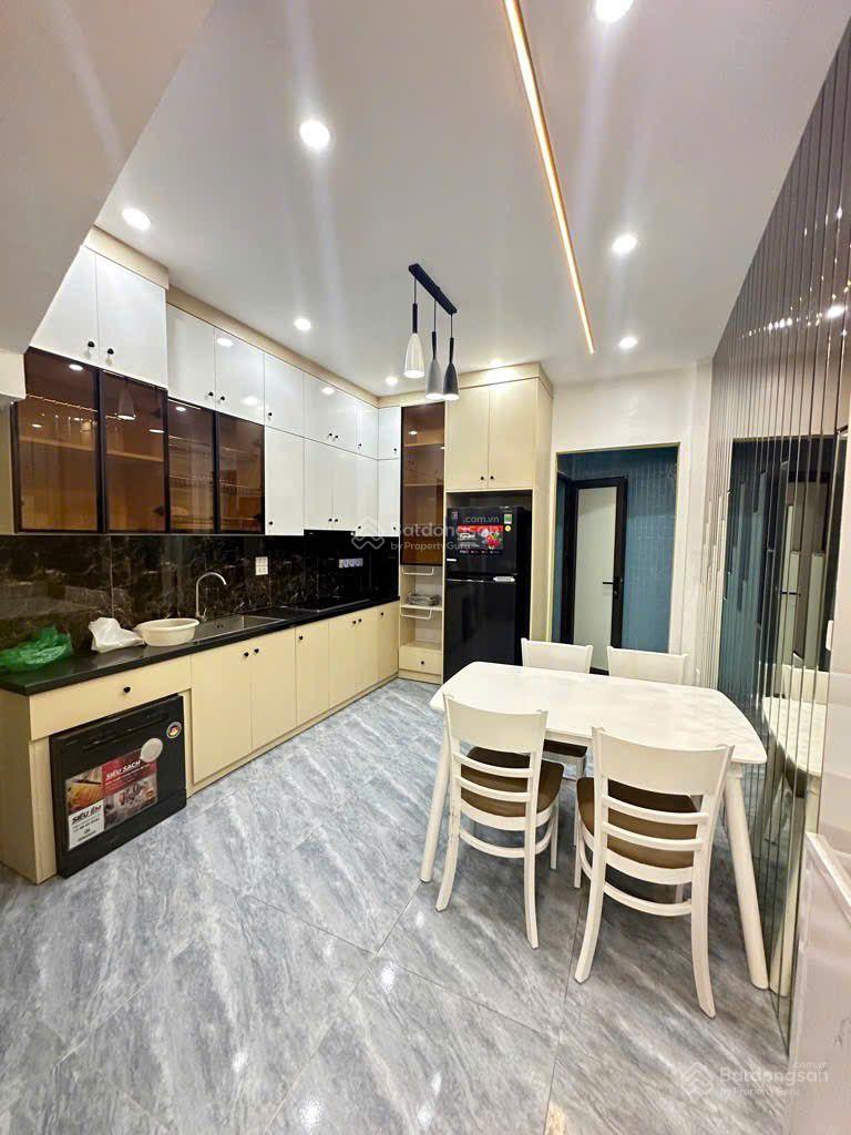 Siêu phẩm Ngọc Thụy 45 m2 5 tầng thang máy, trước nhà 3 m , ô tô đỗ cực gần