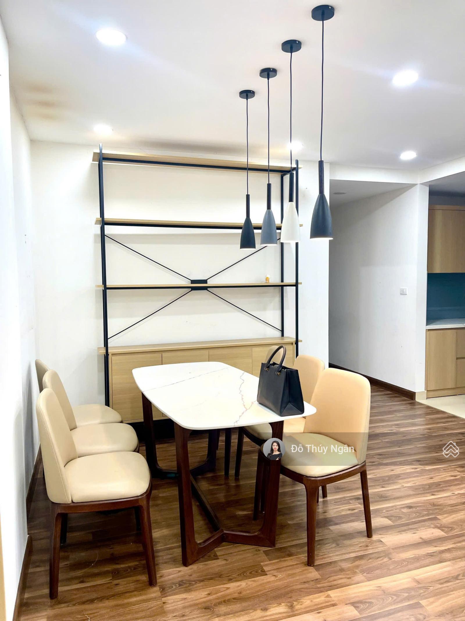 Bán căn góc tầng 20 Goldmark 3N 2WC 116m2, nhà mới full đồ, hướng Nam tòa S, có sổ. LH Ms Ngân