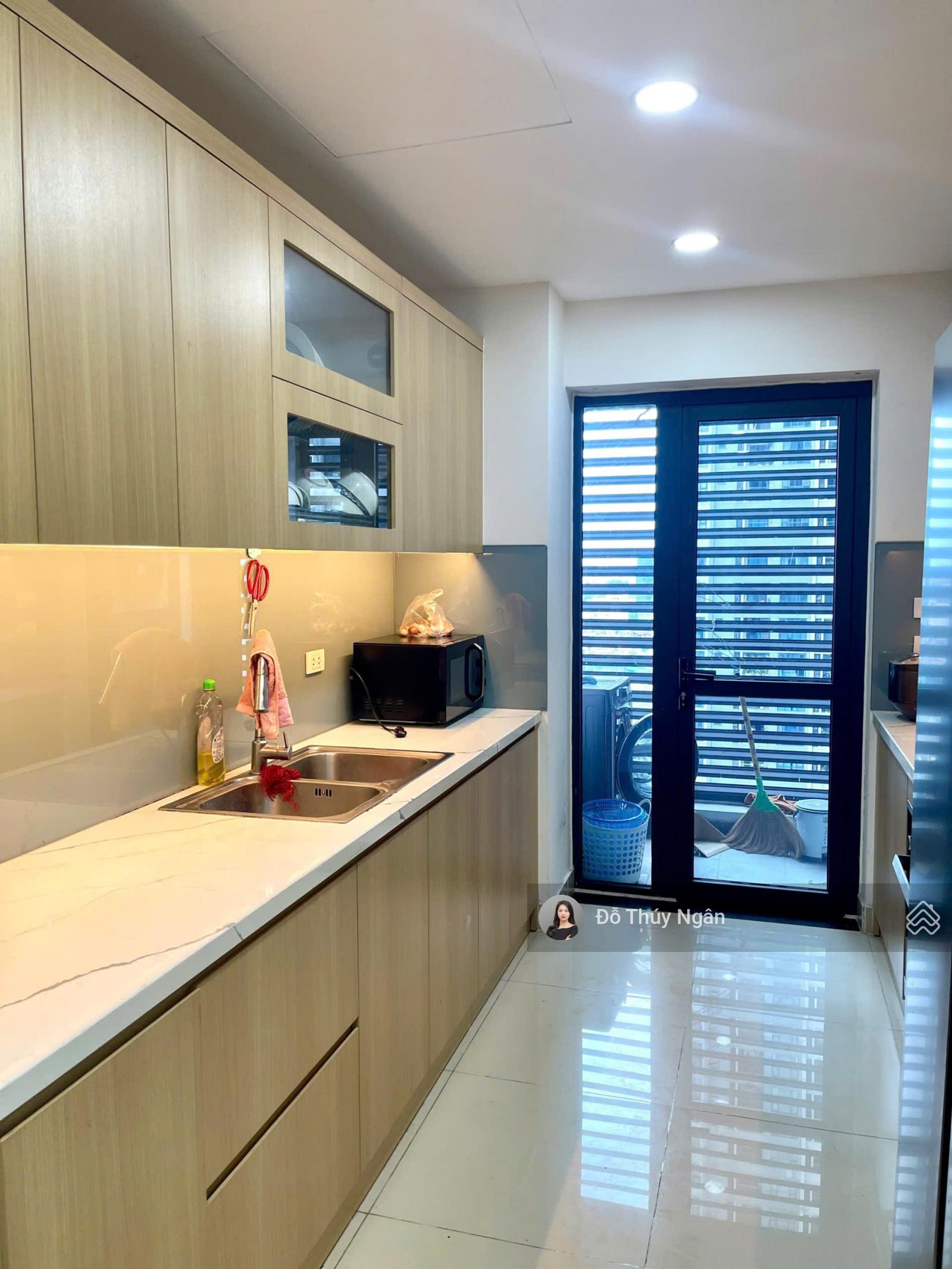 Bán căn góc tầng 20 Goldmark 3N 2WC 116m2, nhà mới full đồ, hướng Nam tòa S, có sổ. LH Ms Ngân