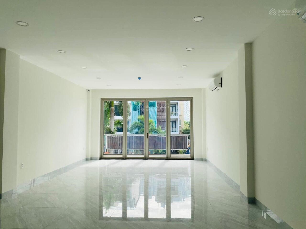CẦN CHO THUÊ VĂN PHÒNG NGUYÊN CĂN 5*20M GỒM HẦM 4 LẦU, THANG MÁY, GIÁ CHỈ 50TR.
