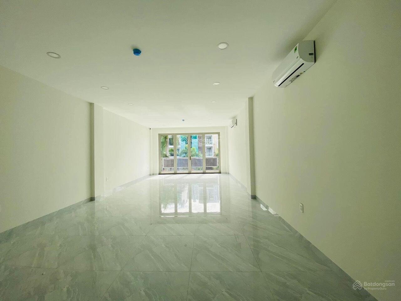 CẦN CHO THUÊ VĂN PHÒNG NGUYÊN CĂN 5*20M GỒM HẦM 4 LẦU, THANG MÁY, GIÁ CHỈ 50TR.