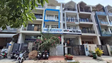 CẦN CHO THUÊ VĂN PHÒNG NGUYÊN CĂN 5*20M GỒM HẦM 4 LẦU, THANG MÁY, GIÁ CHỈ 50TR.