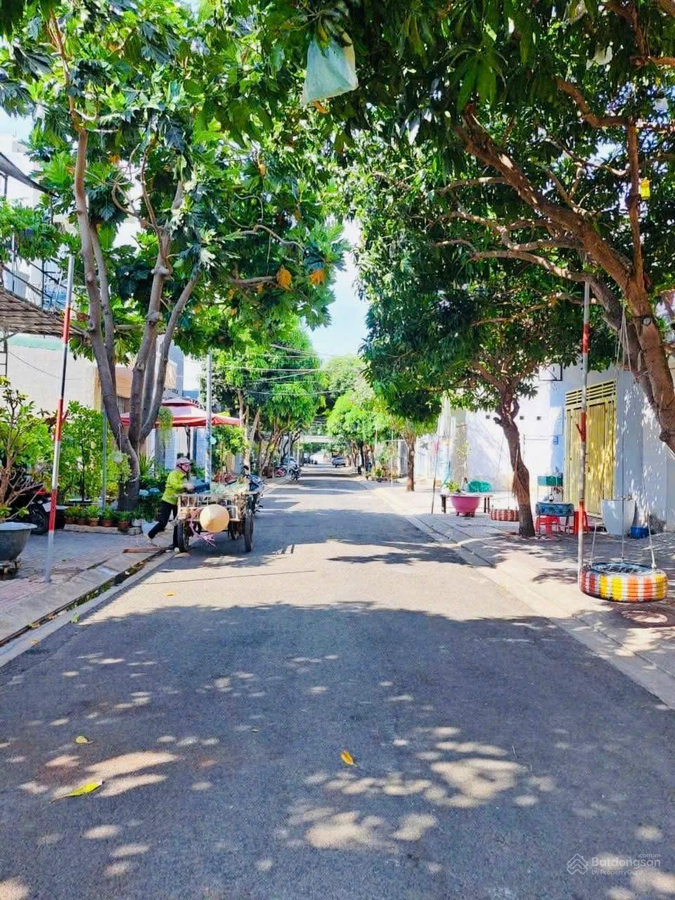 Bán lô đất đẹp, 100m2, khu 135B Lê Quang Định, Vũng Tàu. Gần trường học. Giá 6.7 tỷ Bán lô đất đẹp, 100m2, khu 135B Lê Quang Định, Vũng Tàu. Gần trường học. Giá 6.7 tỷ