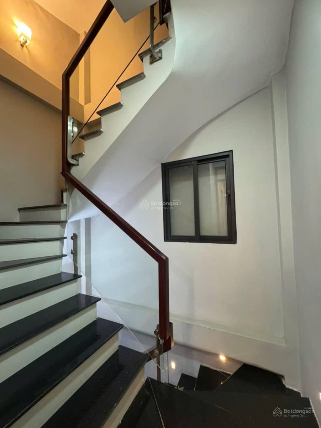 Bán Nhà riêng khu phân lô Nguyễn Đình Hoàn, 8,5 tỷ, 30 m2 - 5 tầng,