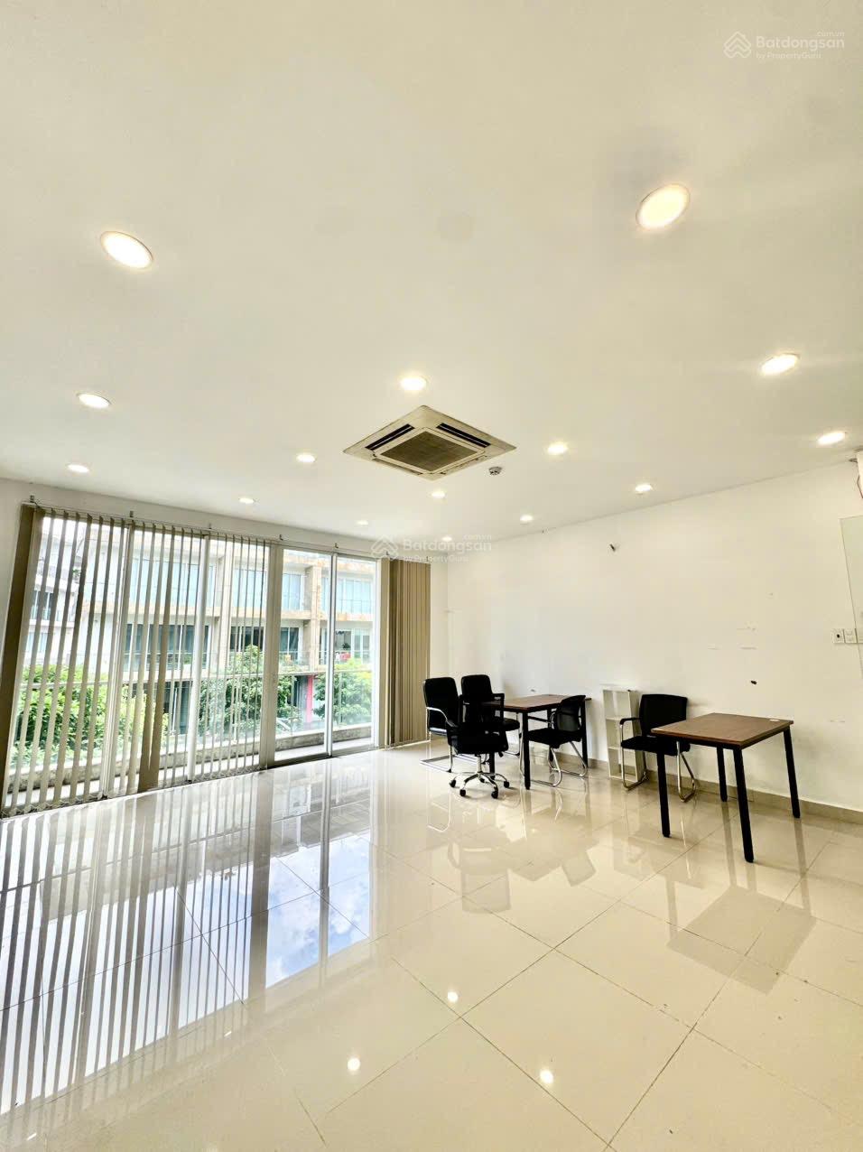 Cho thuê gap can sari town tang 2 dt 30-40m2 gia re 15tr