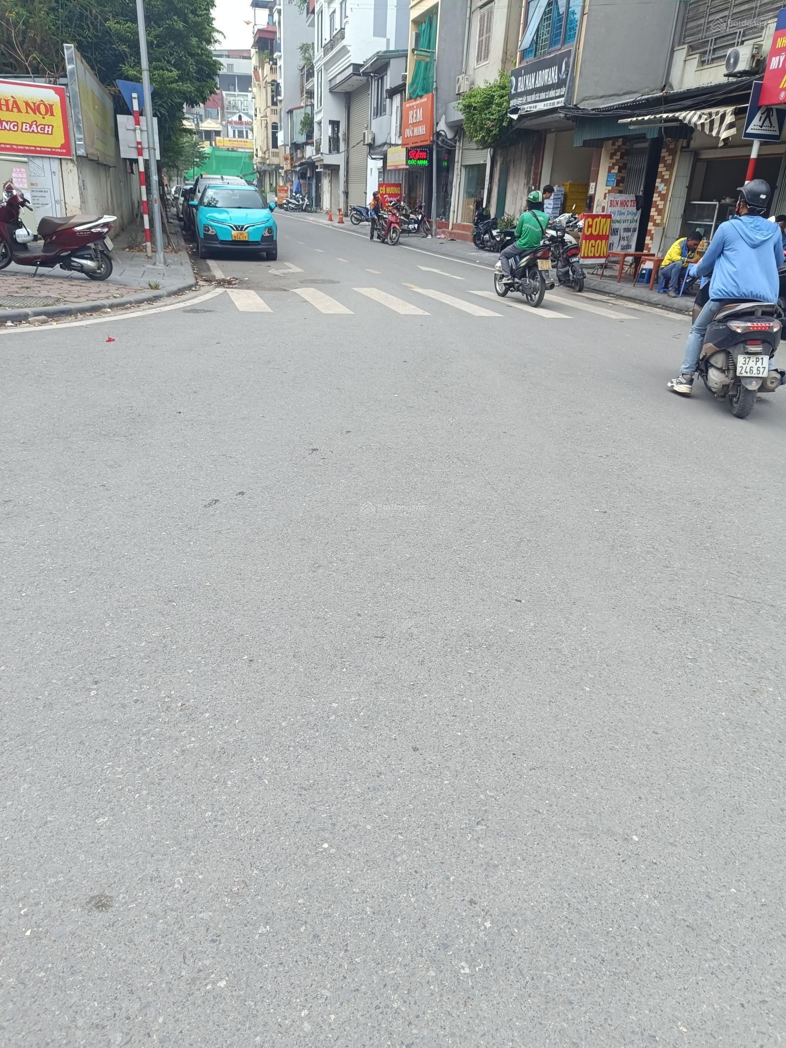 Đất Cổ Nhuế Diện tích 30m2, mặt tiền 5,9m, giá chào 4,79 tỷ, có thương lượng, ô tô đỗ, kinh doanh