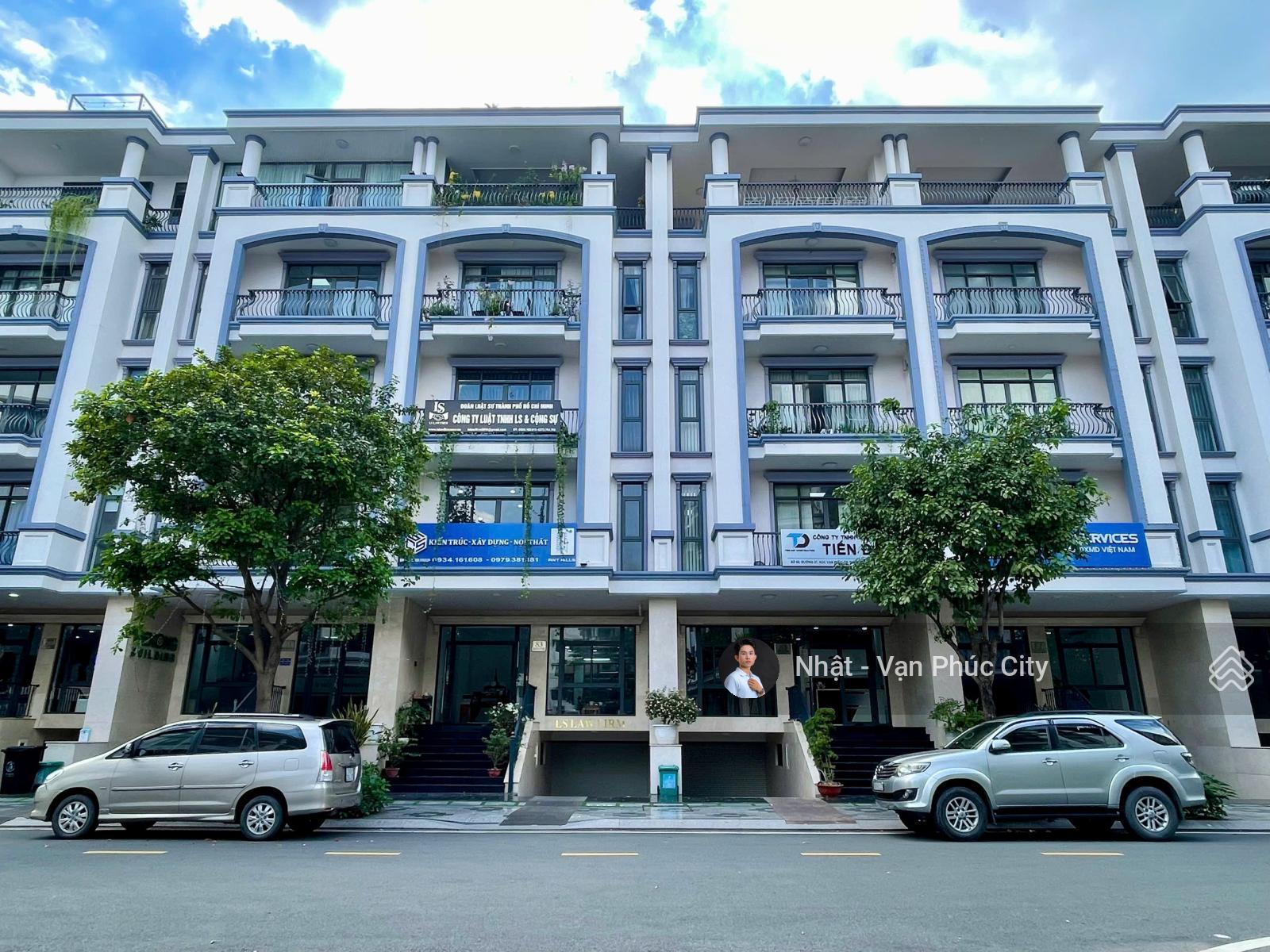 Tầng trệt 7x20m đối diện công viên coffee, có thang máy, máy lạnh, hầm để xe, giờ giấc thoải mái Tầng trệt 7x20m đối diện công viên coffee, có thang máy, máy lạnh, hầm để xe, giờ giấc thoải mái