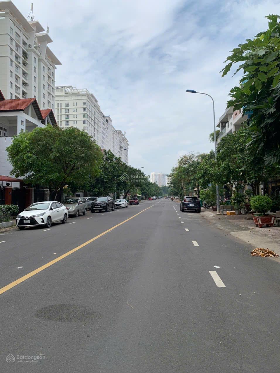 Bán nhà mặt tiền đường Số 11 KDC Him Lam 6A, xã Bình Hưng 5x20m, trệt 2 lầu san thượng có thang máy Bán nhà mặt tiền đường Số 11 KDC Him Lam 6A, xã Bình Hưng 5x20m, trệt 2 lầu san thượng có thang máy