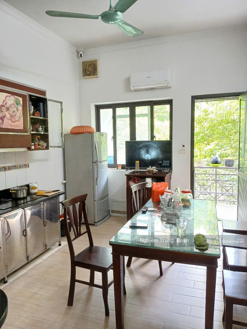 Cho thuê căn hộ 3PN giá 9.8 triệu phố Trần Đăng Ninh, Cầu Giấy. LH An Minh 0989 740 ***