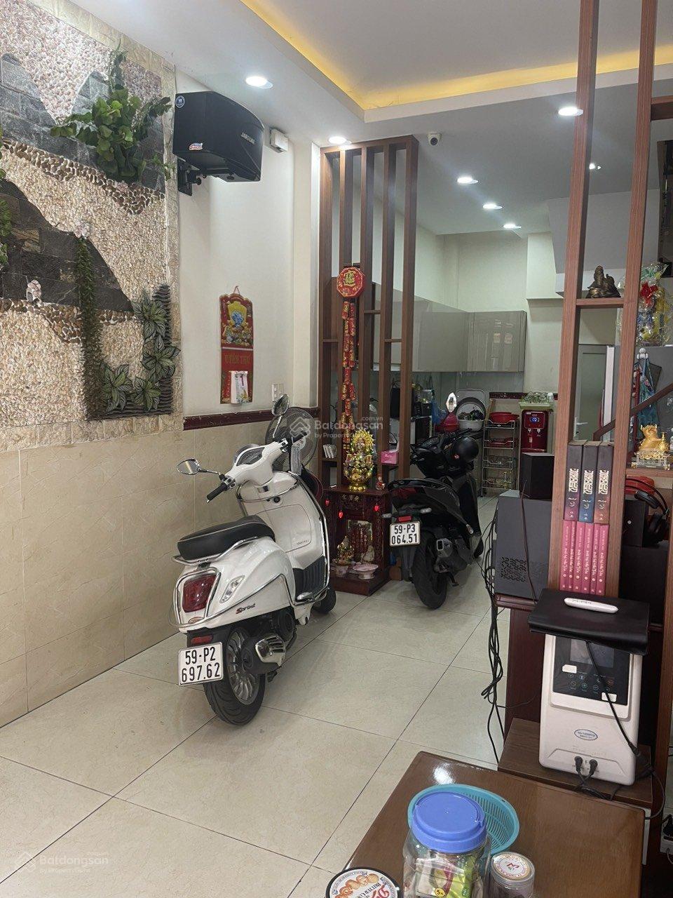 Nhà Bán MT Phù Đổng Thiên Vương đối diện BV ĐH Y Dược Q.5 DT: 3,9 x18m 1 lầu giá: 15,3 tỷ TL