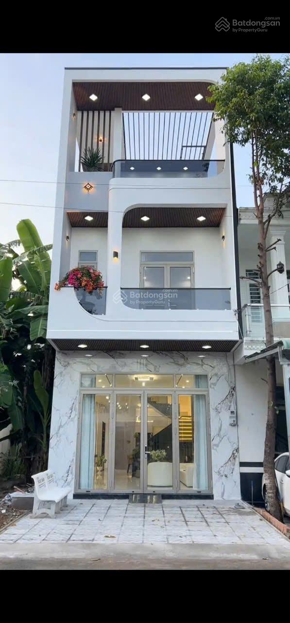 BÁN NHÀ PHỐ 3 TẦNG. NGAY UNND PHƯỜNG TƯƠNG BÌNH HIỆP TP HỒ CHÍ MINH